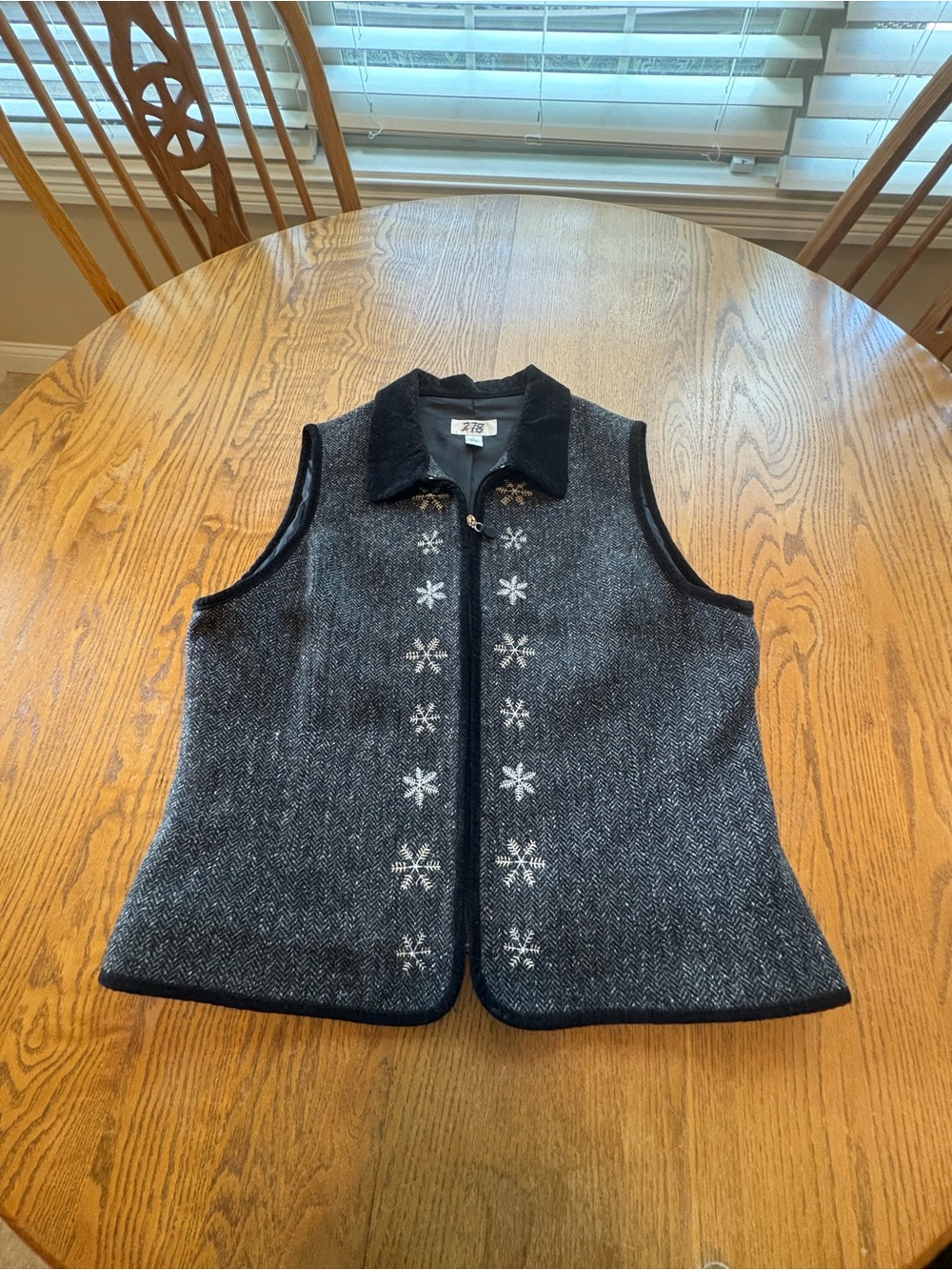 Talbots Vintage Gray White Herringbone Tweed Wool Blend Vest Snowflake Emb L